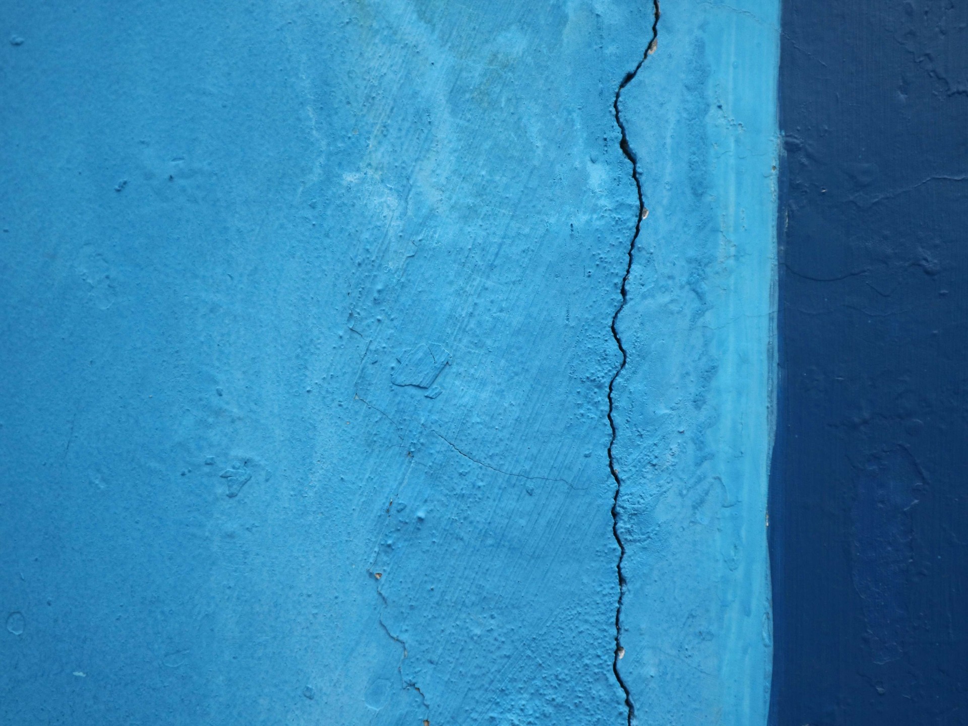 Wall crack close-up